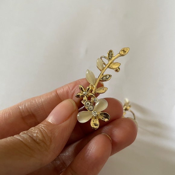 Floral Ear Cuff - Picture 8 of 8